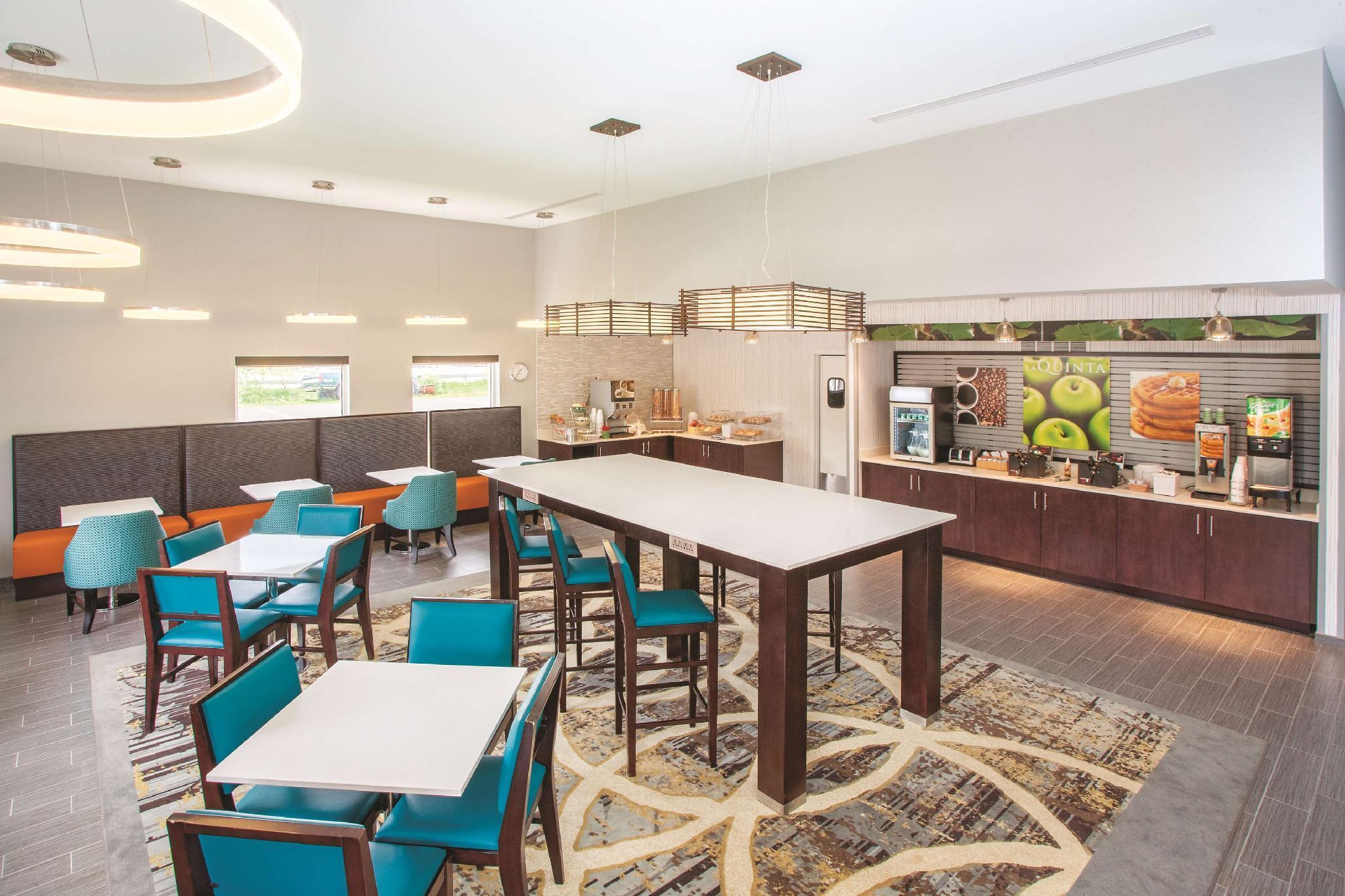 La Quinta By Wyndham Rockford Hotel Bagian luar foto