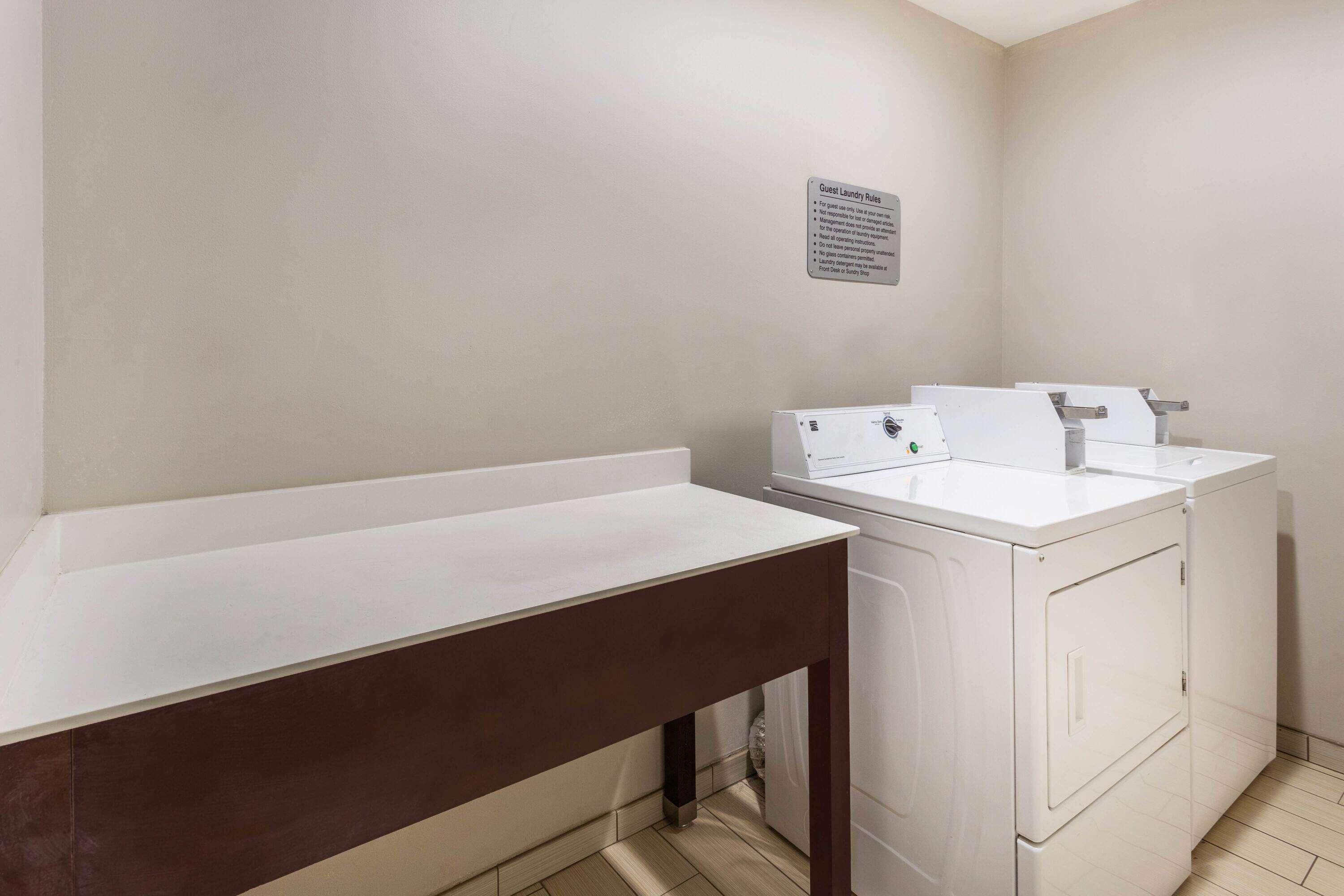 La Quinta By Wyndham Rockford Hotel Bagian luar foto