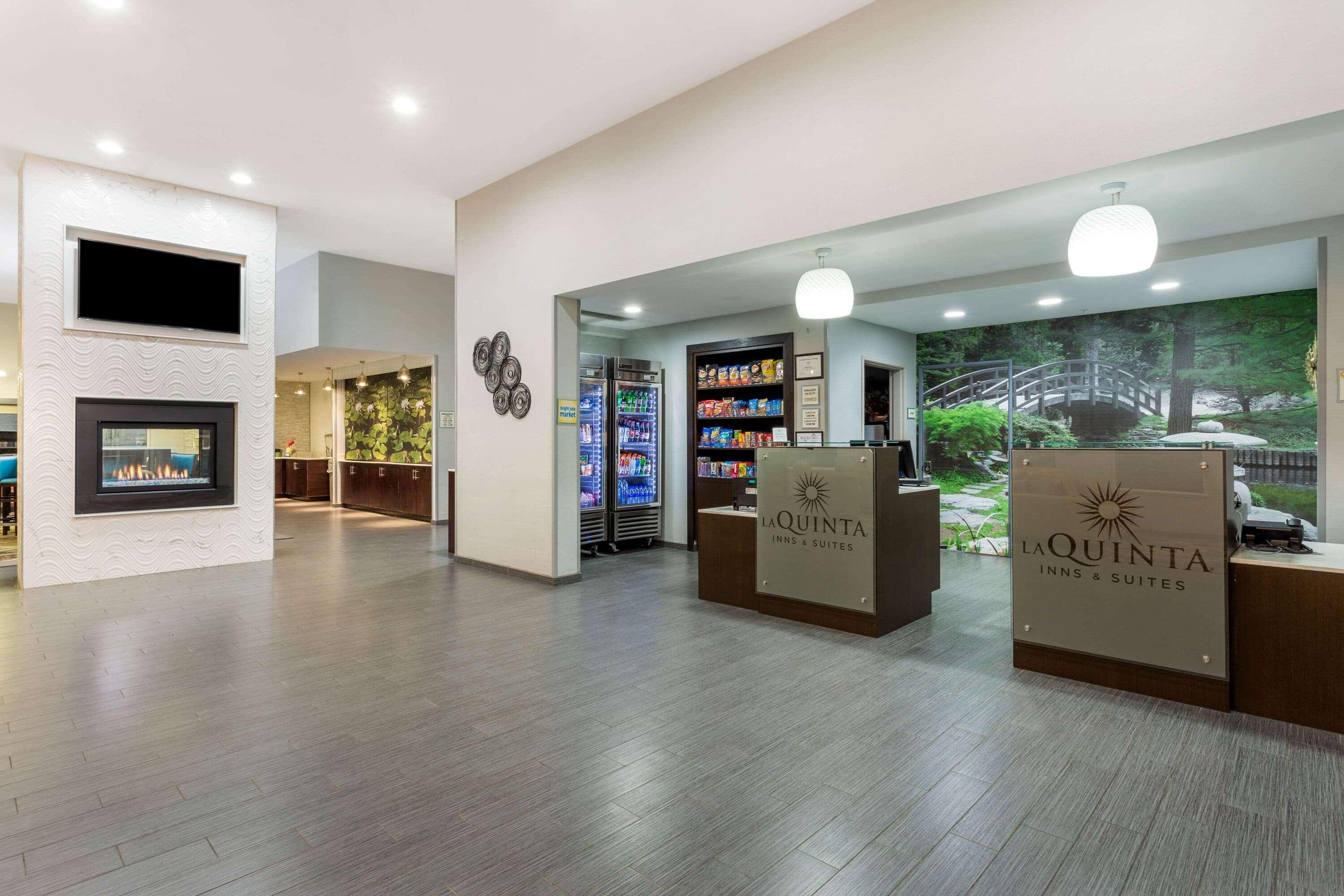La Quinta By Wyndham Rockford Hotel Bagian luar foto