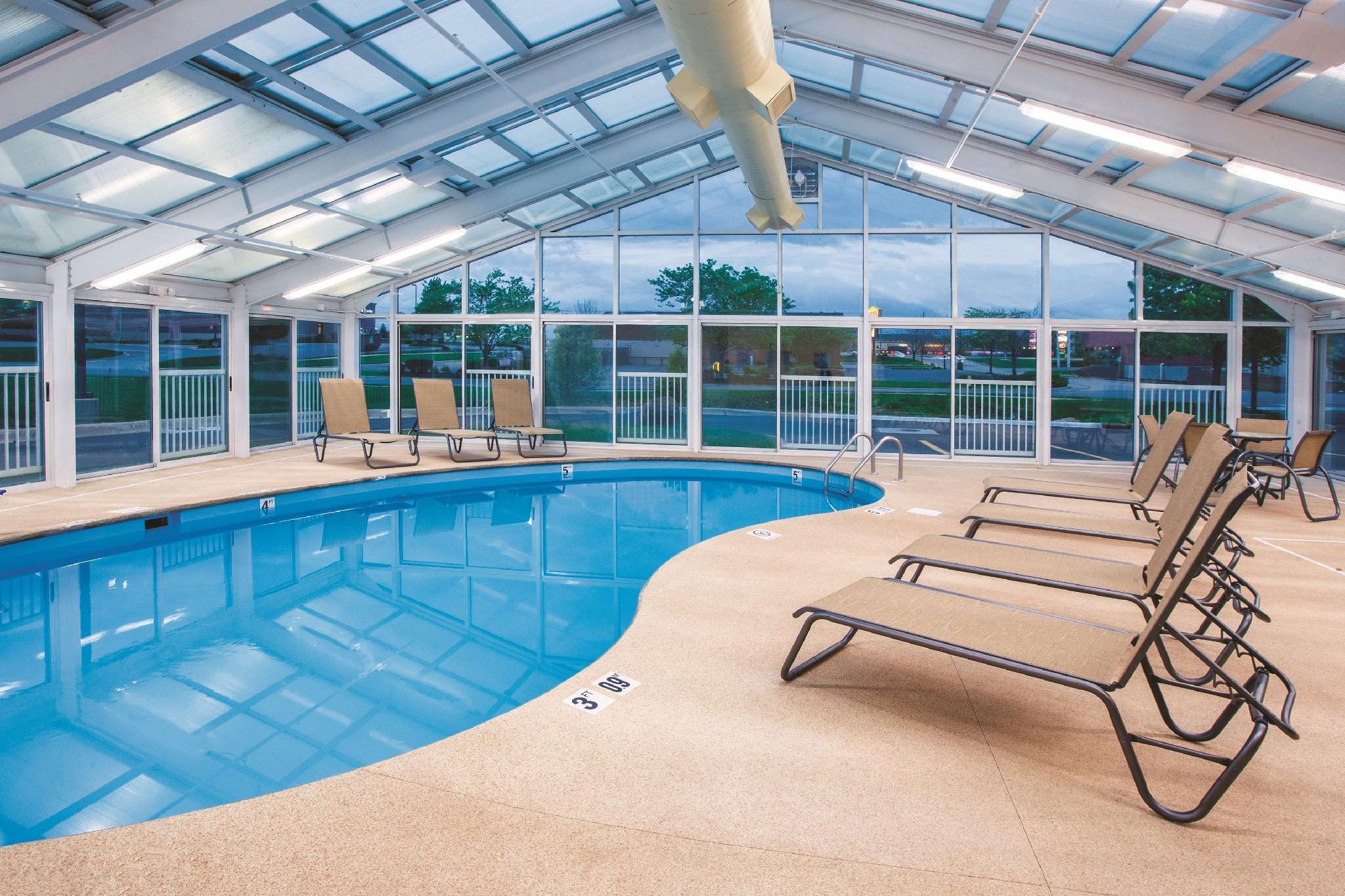 La Quinta By Wyndham Rockford Hotel Bagian luar foto