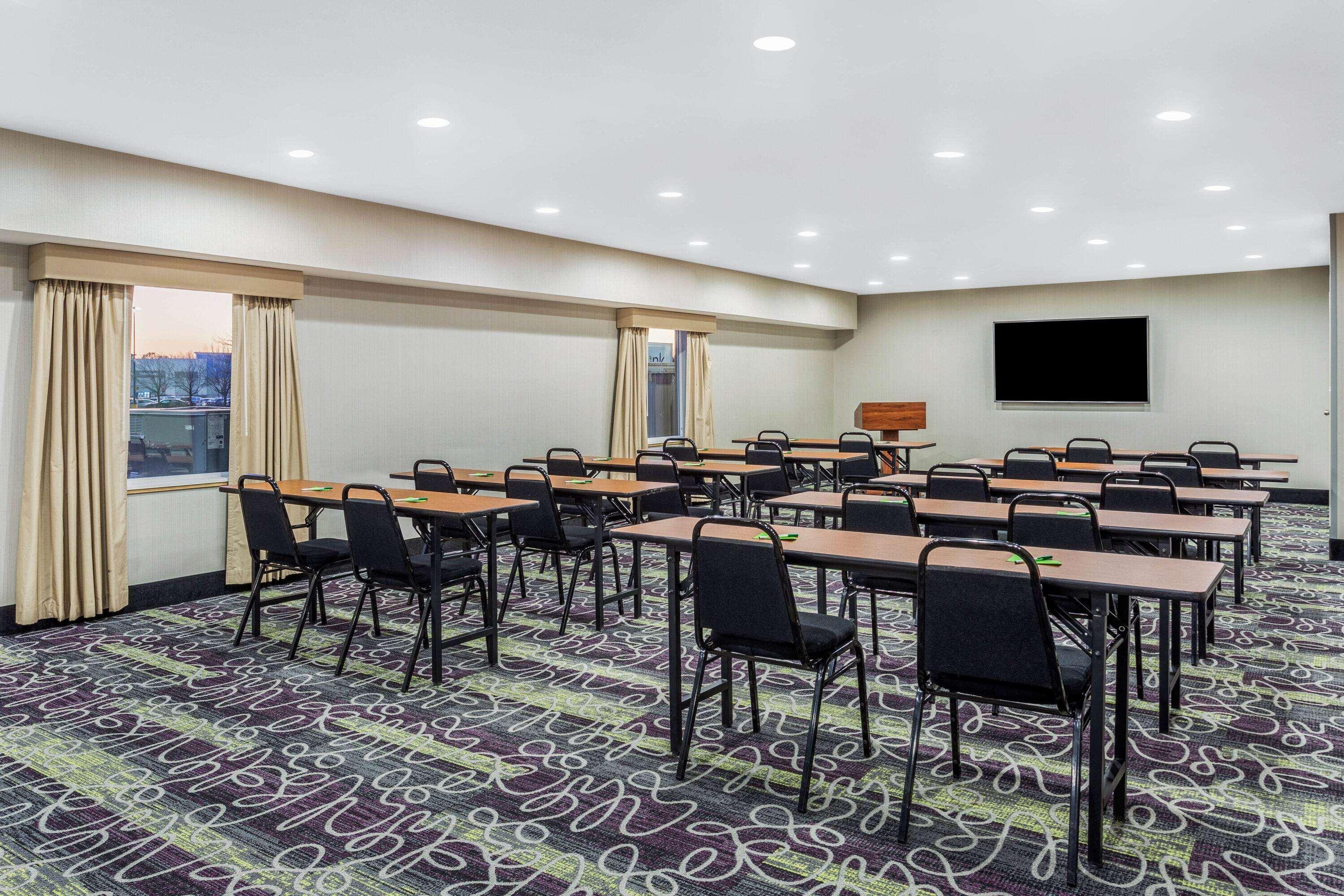 La Quinta By Wyndham Rockford Hotel Bagian luar foto