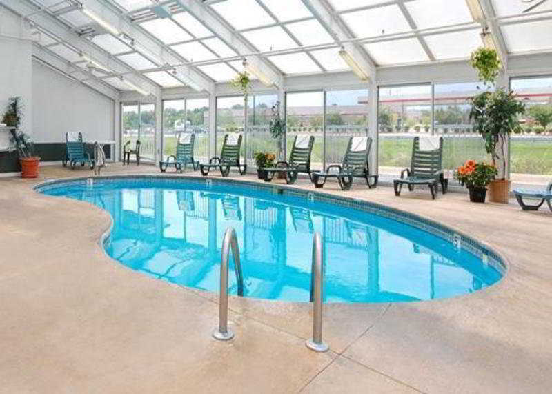 La Quinta By Wyndham Rockford Hotel Bagian luar foto