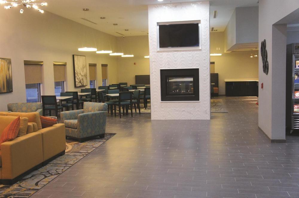 La Quinta By Wyndham Rockford Hotel Bagian luar foto