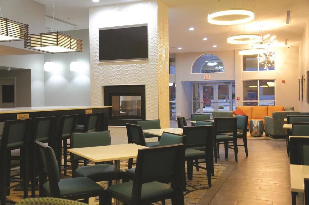 La Quinta By Wyndham Rockford Hotel Bagian luar foto