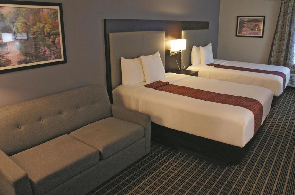 La Quinta By Wyndham Rockford Hotel Bagian luar foto