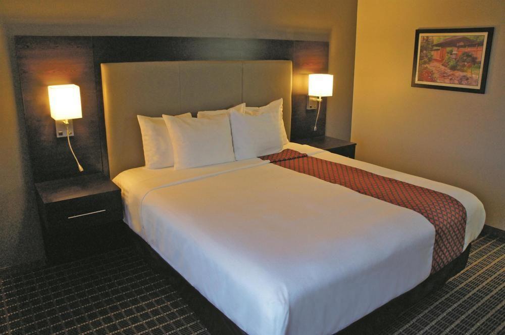 La Quinta By Wyndham Rockford Hotel Bagian luar foto