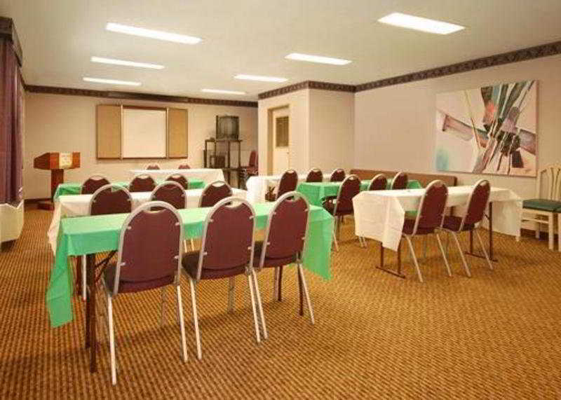 La Quinta By Wyndham Rockford Hotel Bagian luar foto